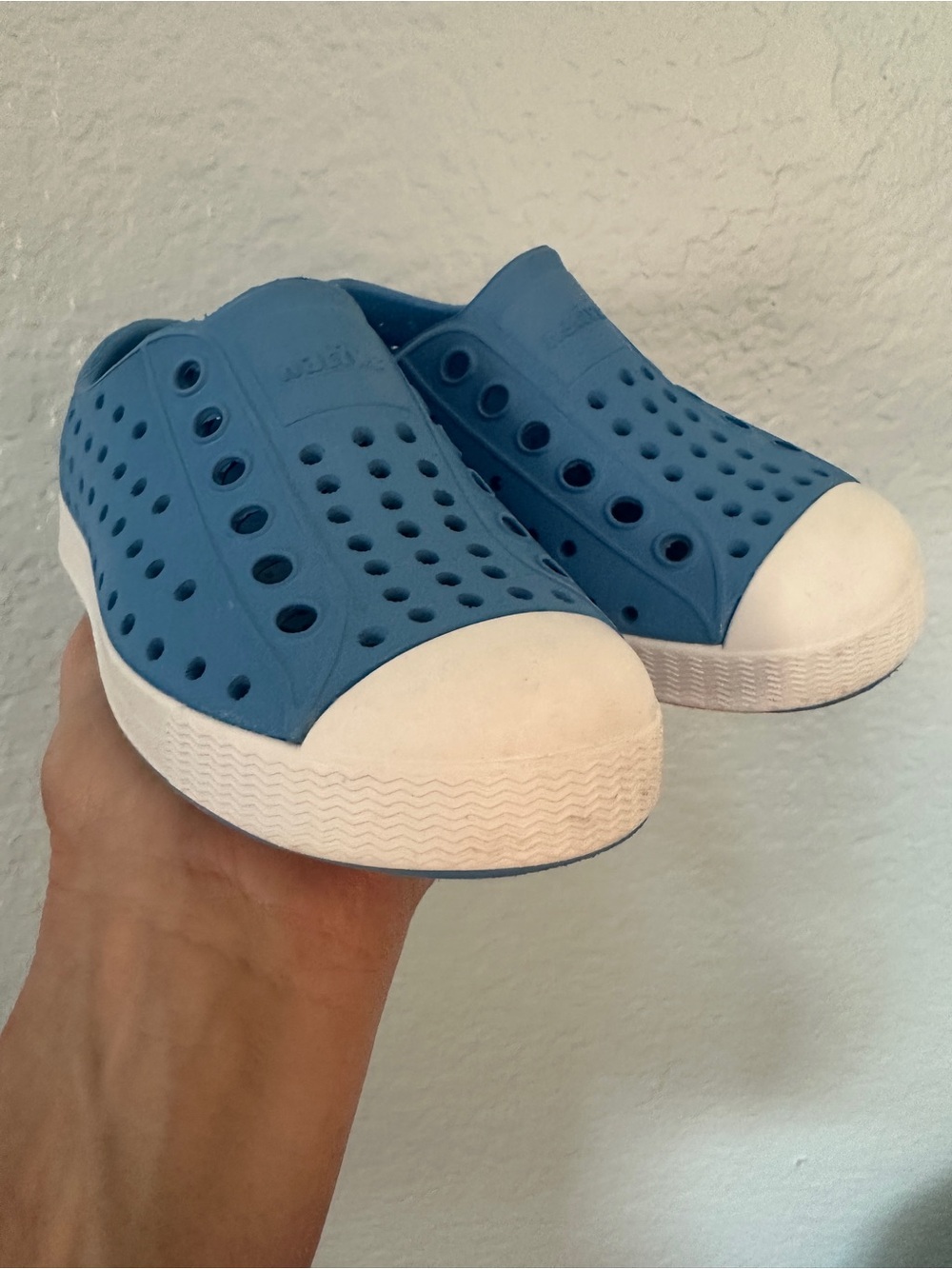 NATIVE Jefferson Sneakers
Toddler Kids size C6 sky blue white EUC - Picture 8 of 13